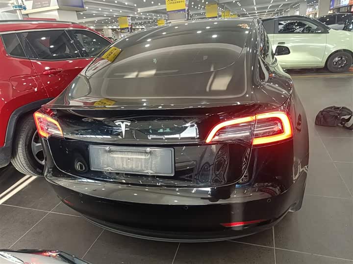 Фото 6 - Tesla Model 3