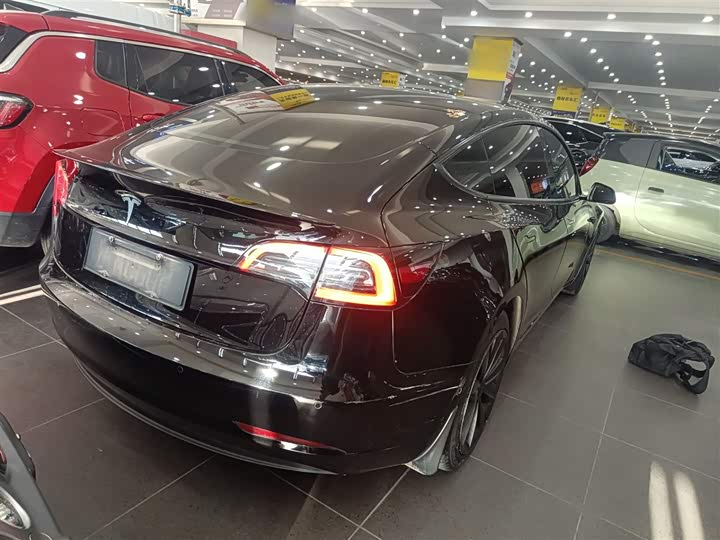 Фото 7 - Tesla Model 3