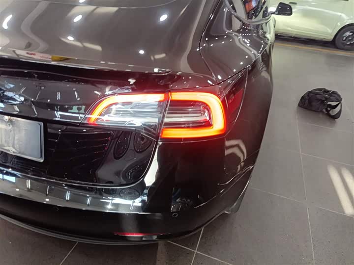 Фото 8 - Tesla Model 3