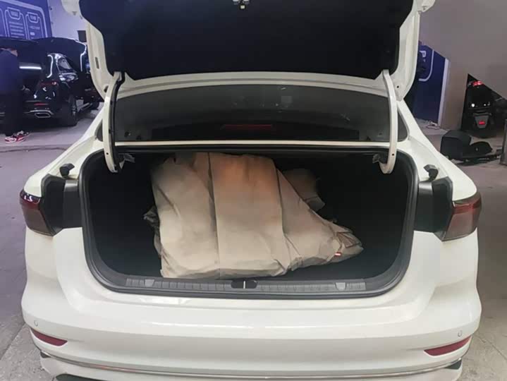 Фото 4 - Geely Emgrand