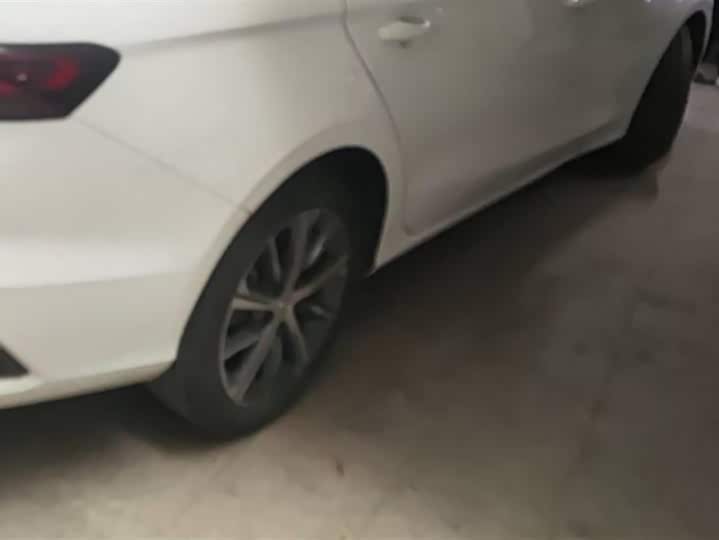 Фото 6 - Geely Emgrand