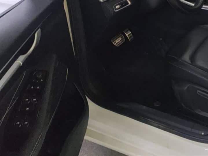 Фото 7 - Geely Emgrand