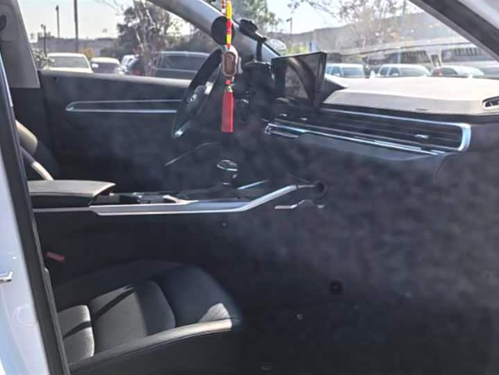 Фото 8 - Geely Emgrand