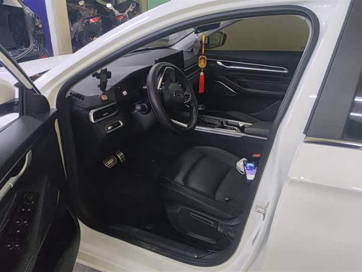 Фото 9 - Geely Emgrand