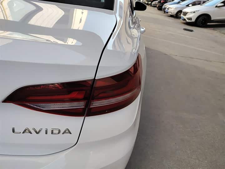 Фото 8 - Volkswagen Lavida