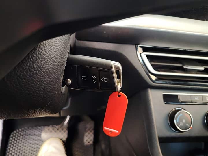 Фото 9 - Volkswagen Lavida