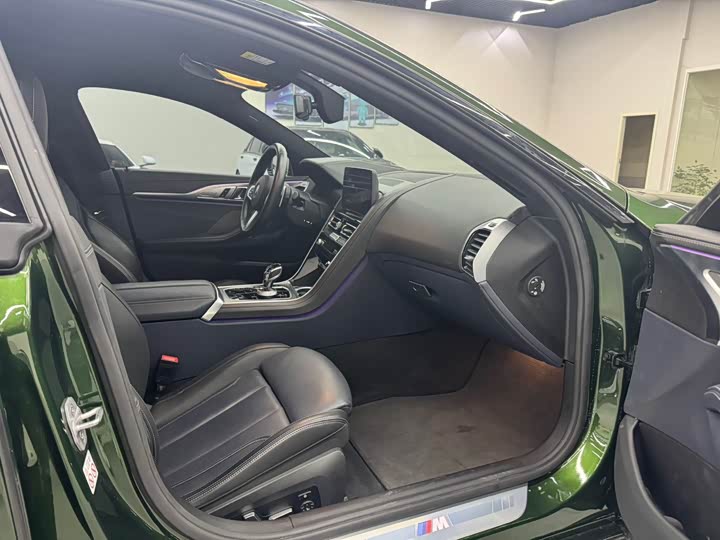 Фото 5 - BMW 8 Series