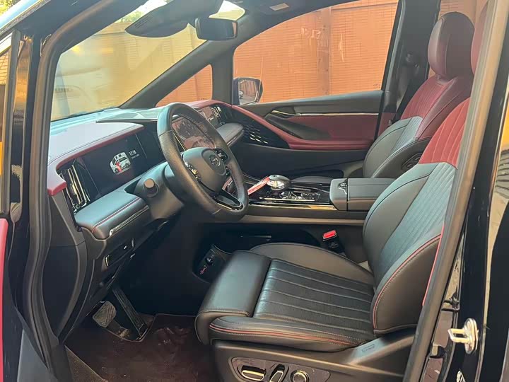 Фото 4 - GAC Trumpchi M8