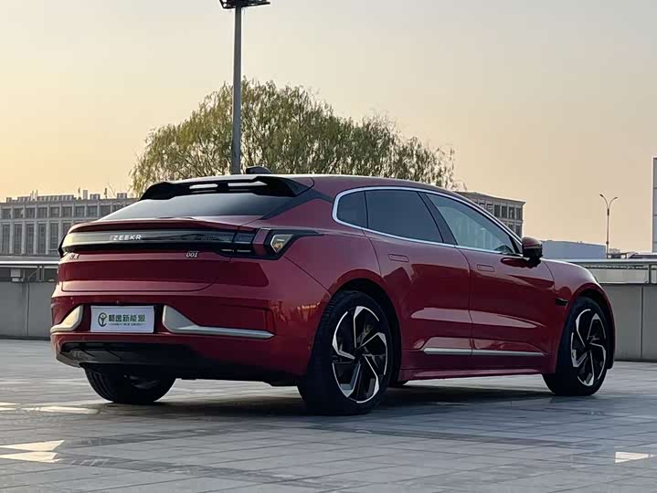 Фото 3 - Zeekr 001