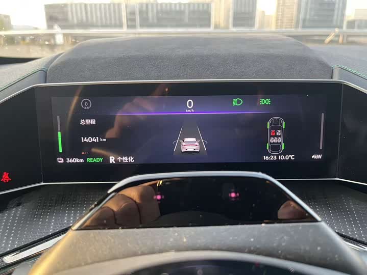 Фото 8 - Zeekr 001