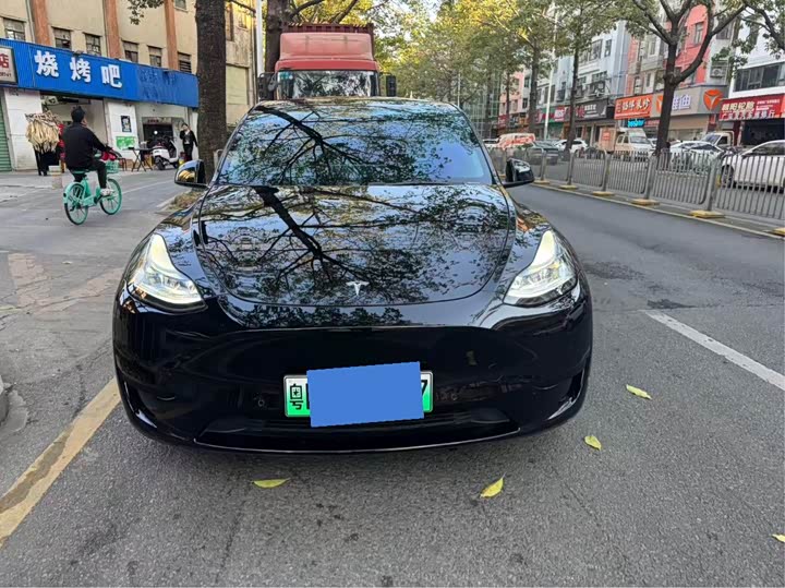 Фото 2 - Tesla Model Y