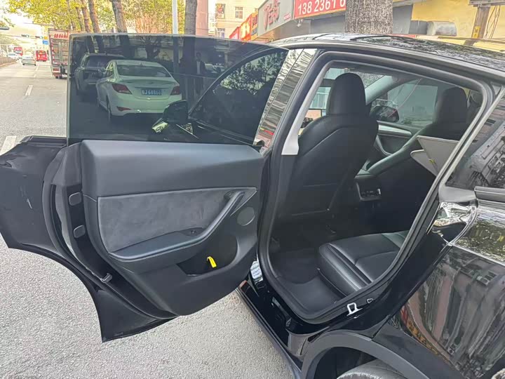 Фото 6 - Tesla Model Y