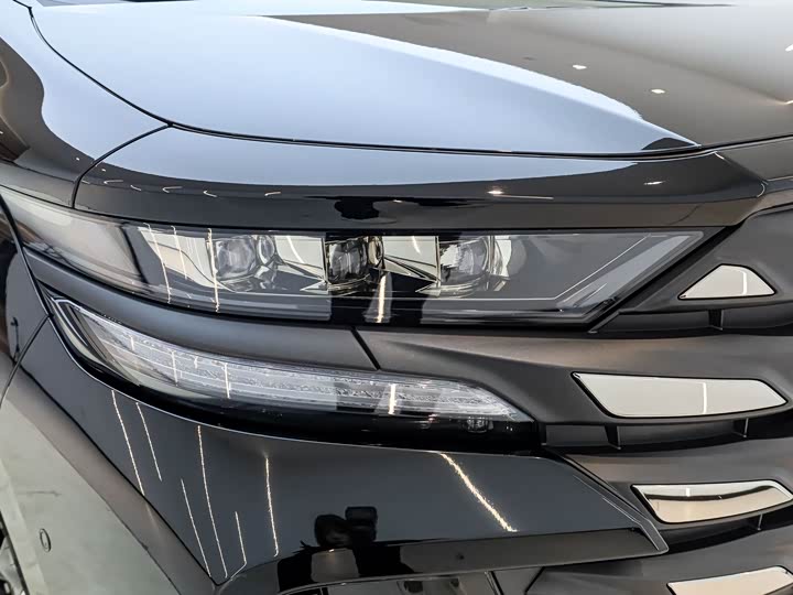 Фото 9 - Toyota Vellfire