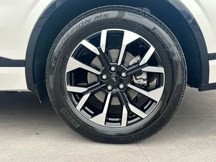 Фото 8 - Ford Edge