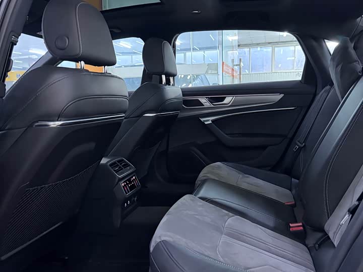 Фото 5 - Audi A6L