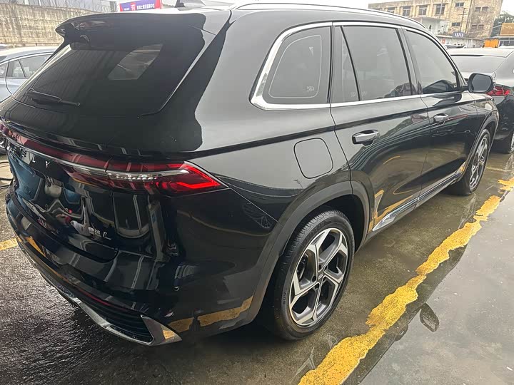 Фото 3 - Geely Monjaro