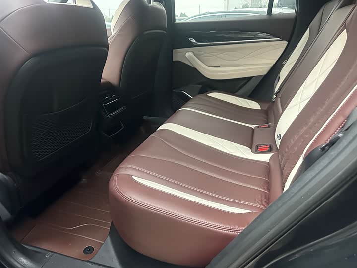 Фото 9 - Geely Monjaro