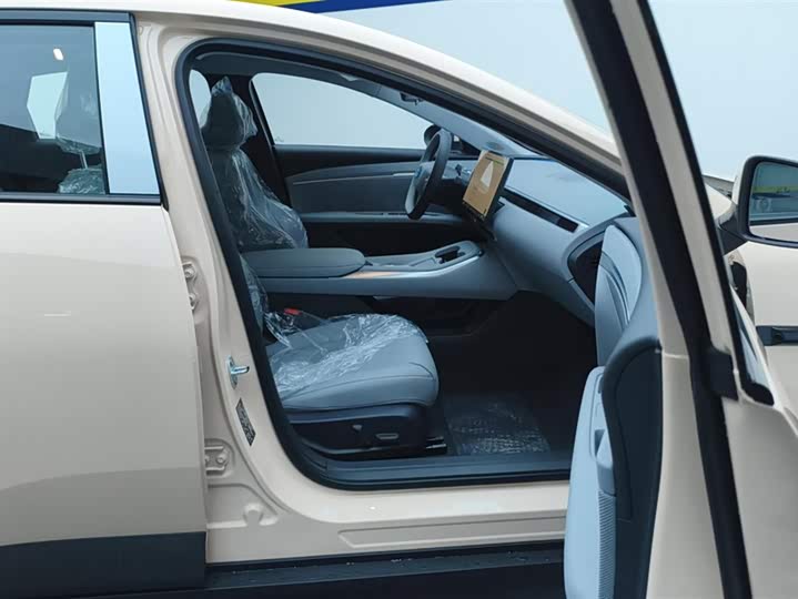 Фото 8 - XPeng Mona M03