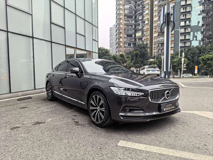 Фото 3 - Volvo S90