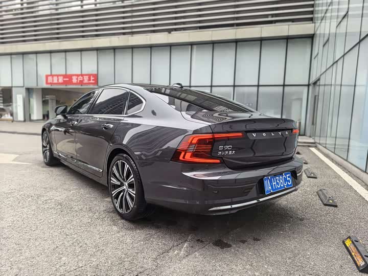 Фото 6 - Volvo S90