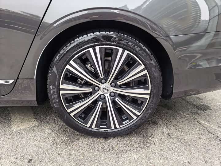 Фото 8 - Volvo S90