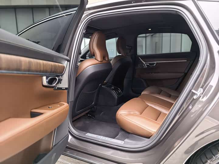 Фото 9 - Volvo S90