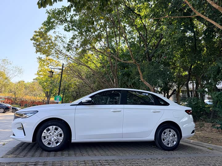 Фото 4 - Geely Emgrand