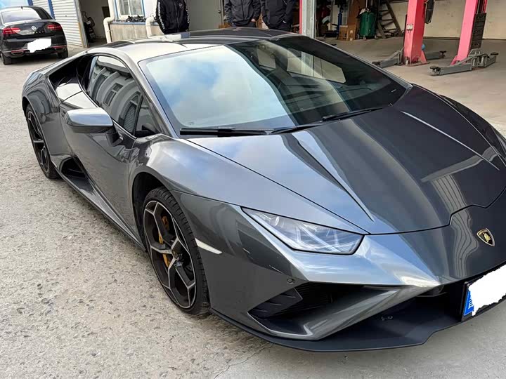 Фото 2 - Lamborghini Huracán