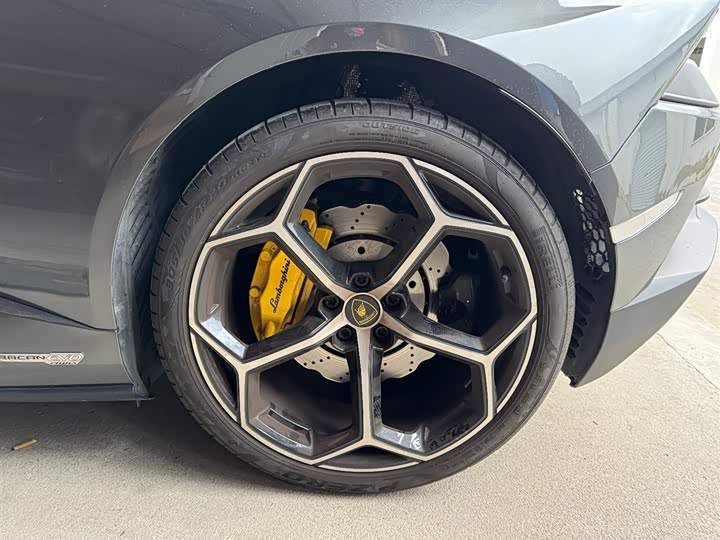 Фото 4 - Lamborghini Huracán