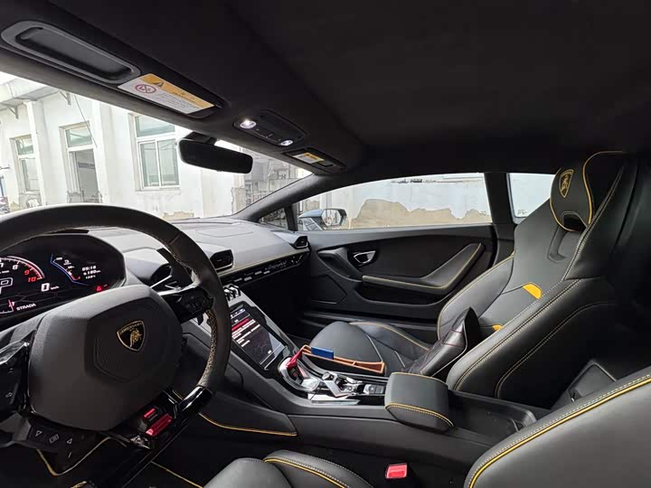 Фото 6 - Lamborghini Huracán