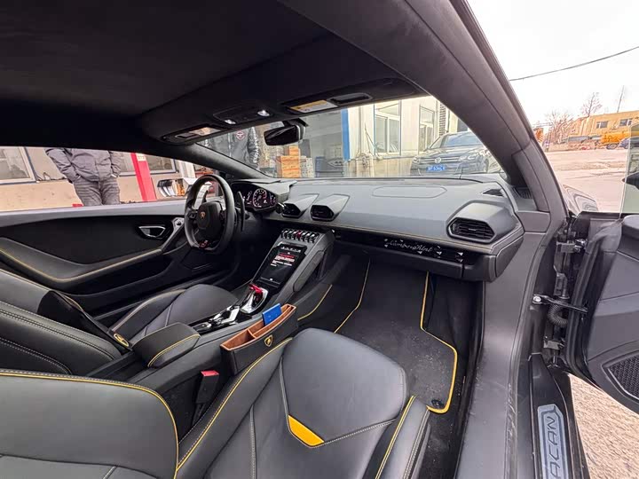 Фото 8 - Lamborghini Huracán