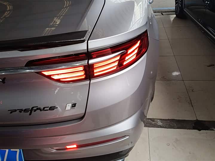 Фото 8 - Geely Preface