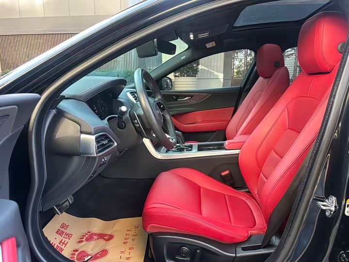 Фото 5 - Jaguar XE L