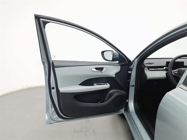 Фото 8 - Roewe D6