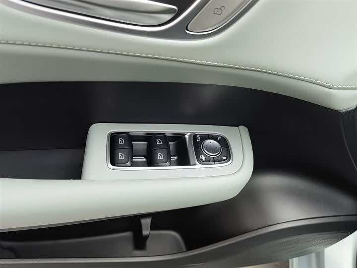 Фото 9 - Roewe D6