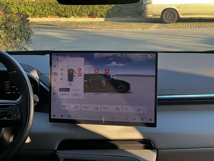 Фото 3 - Zeekr 001