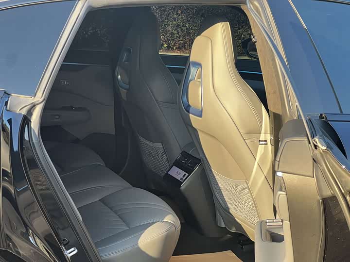 Фото 4 - Zeekr 001