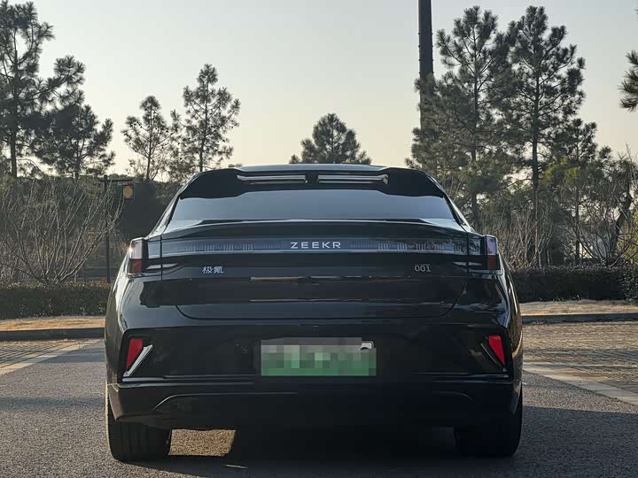 Фото 8 - Zeekr 001