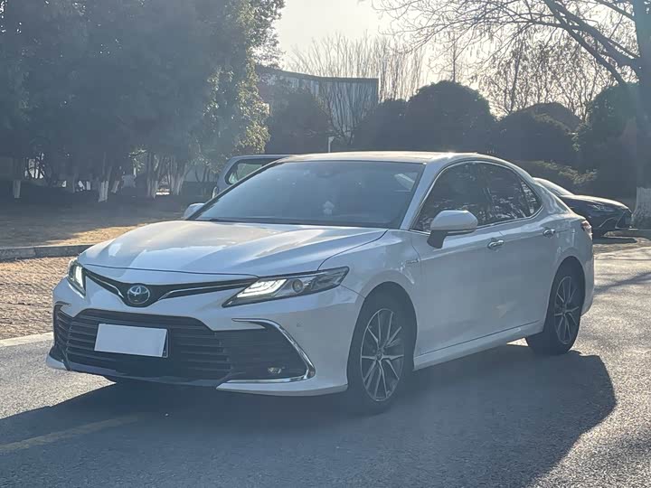 Фото 1 - Toyota Camry