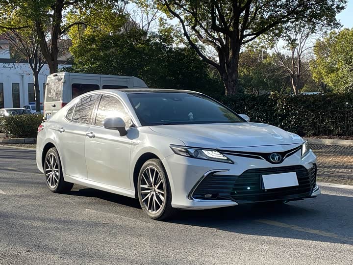 Фото 3 - Toyota Camry