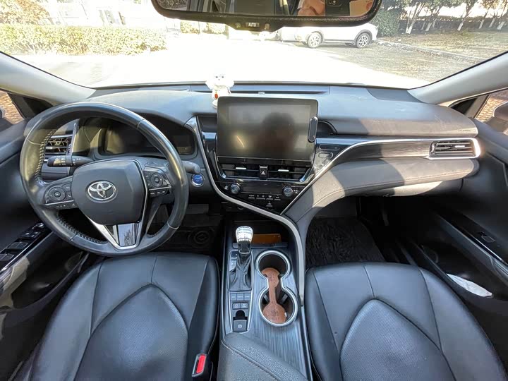 Фото 4 - Toyota Camry