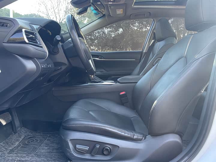 Фото 5 - Toyota Camry