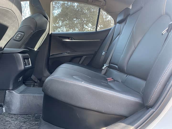 Фото 6 - Toyota Camry