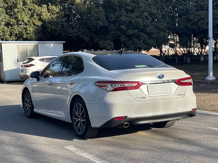 Фото 7 - Toyota Camry