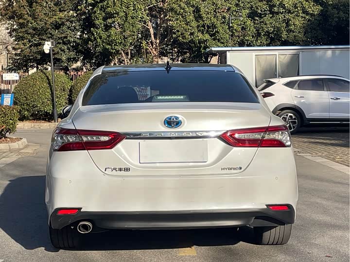 Фото 8 - Toyota Camry