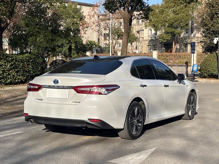 Фото 9 - Toyota Camry