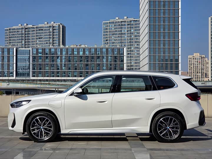 Фото 3 - BMW iX1