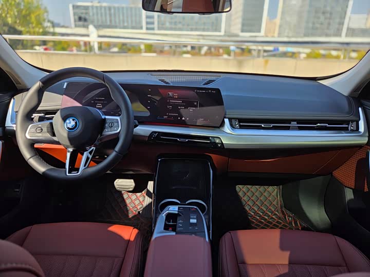 Фото 9 - BMW iX1