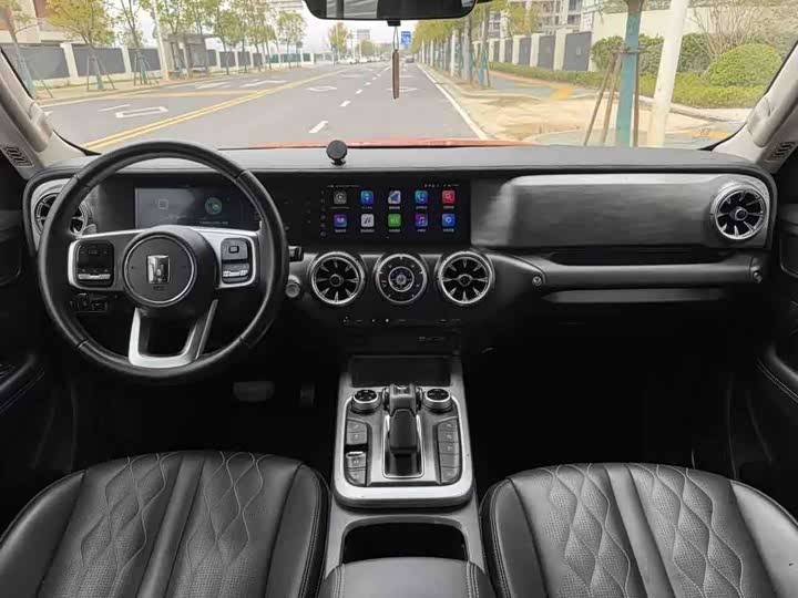 Фото 9 - Tank 300