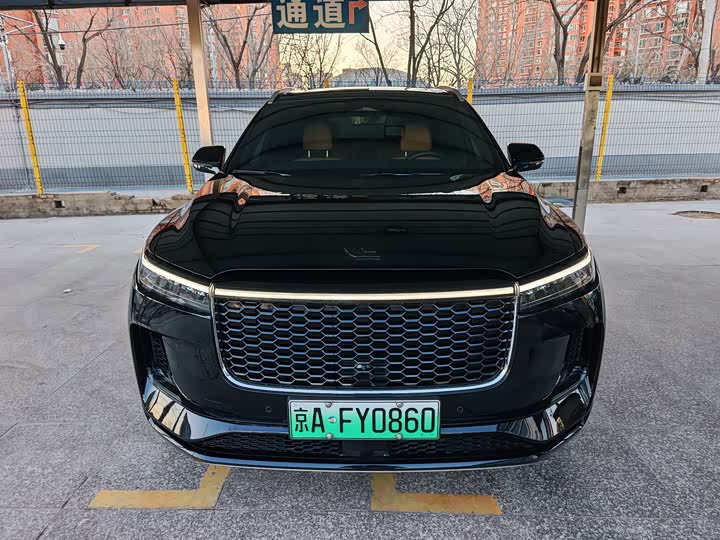 Фото 2 - LiXiang One